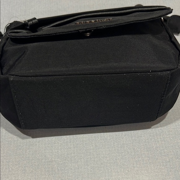 Baggallini Black Pocket 2.0 with RFID Crossbody Bag - Picture 5 of 13